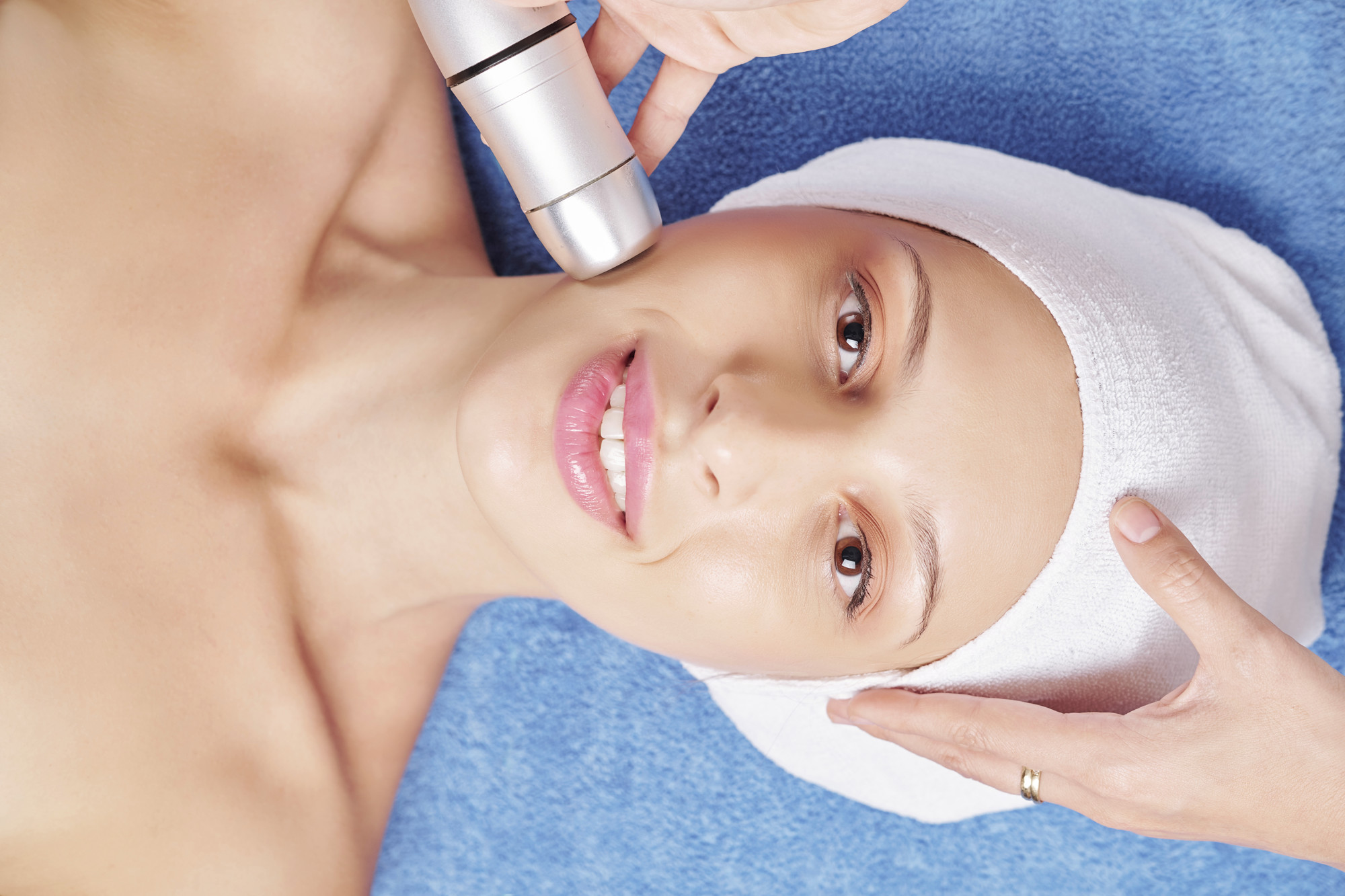 HydraFacial en Costa Rica: qué sucede en cada paso del tratamiento y por qué su piel luce diferente desde la primera sesión